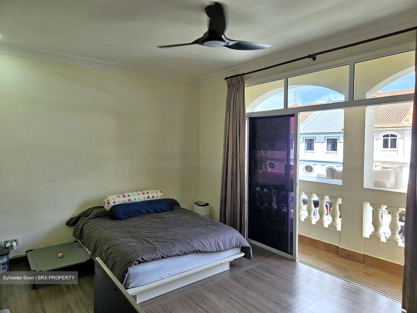 Flora Road (D17), Terrace #463039031